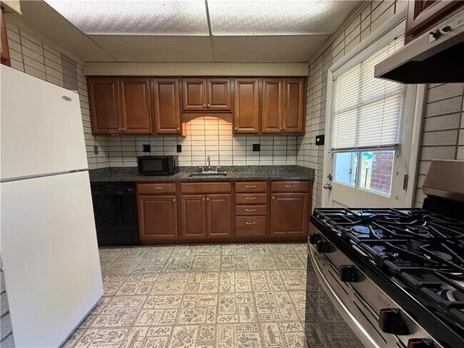 Photo - 735 Athalia St