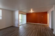 1BR, 1 BA - 884SF