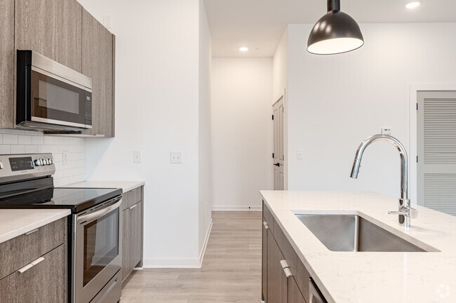 2BR, 2.5BA - 1,044SF - Kitchen - The Mill District