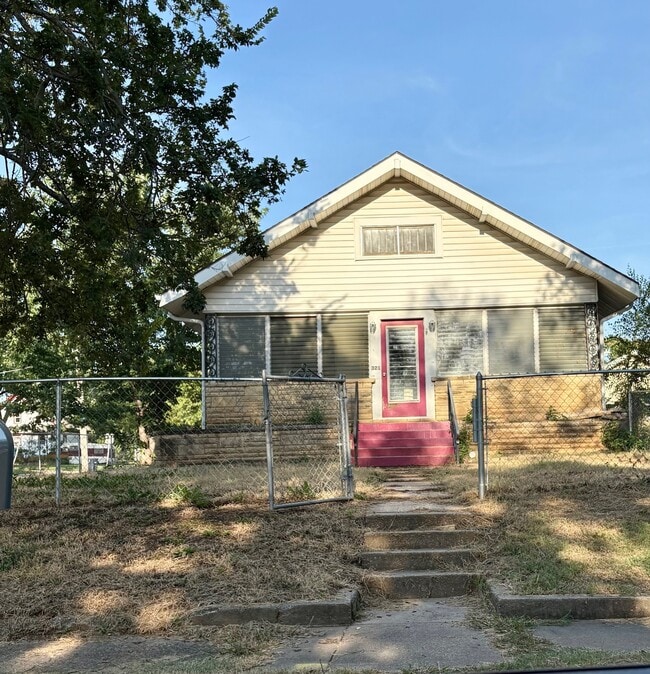 Building Photo - 321 S High St Rental