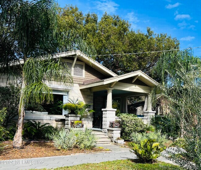 Photo - 2745 Downing St