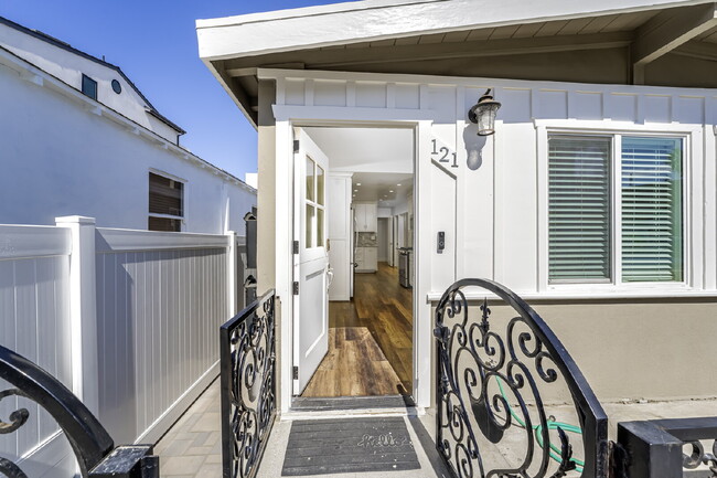 Photo - "Turnkey and Fully Remodeled Beachside Retreat with Cozy Fireplace & Modern Amenities in Newport ...