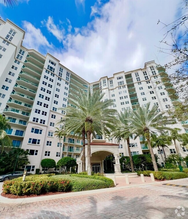 Building Photo - 19900 E Country Club Dr Unit 318 Rental