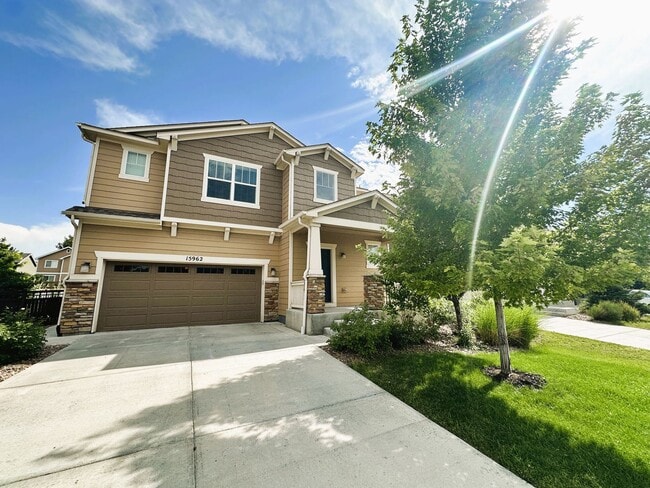 Building Photo - Beautiful 3 Bedroom Home (Available Immedi...