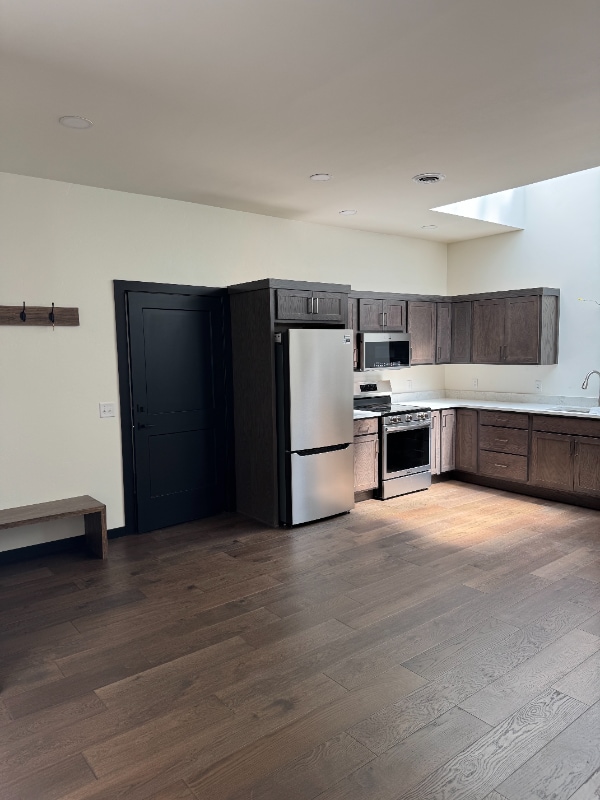 Building Photo - 517 1st St Rental