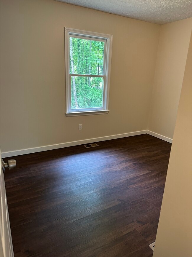 Photo - 184 Walker Ln