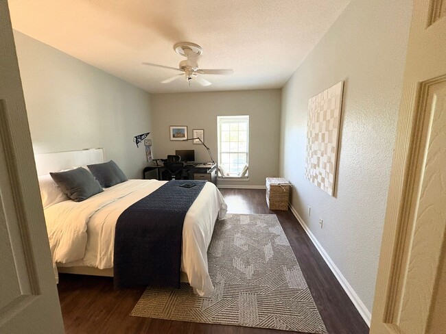 Photo - 2475 Underwood St Unidad 382