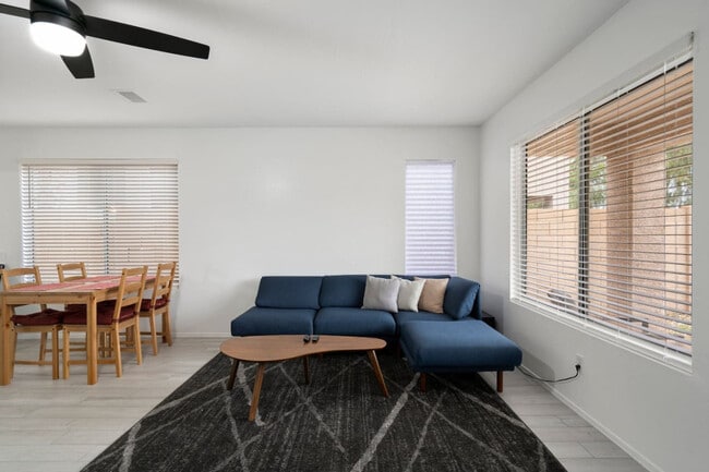 Building Photo - 13682 W Desert Flower Dr Rental