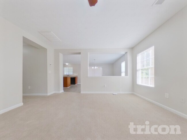 Photo - 401 Silver Spring St