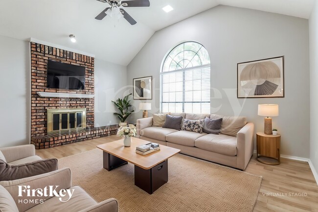 Photo - 2026 Greenview Dr