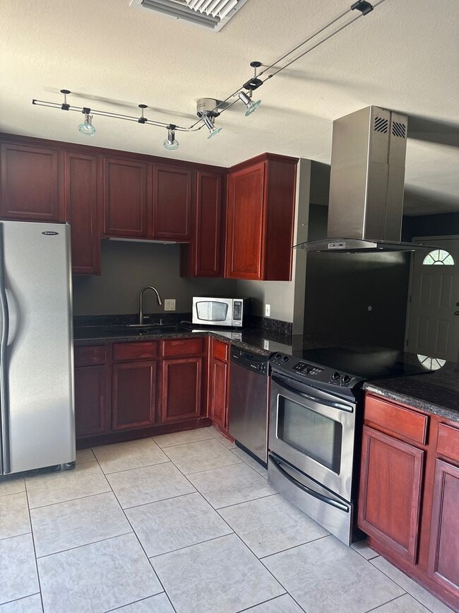 Building Photo - Discover this Charming 2-Bedroom - Tempe -... Rental