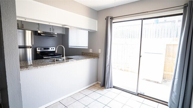 Photo - 3003 Parker Ln