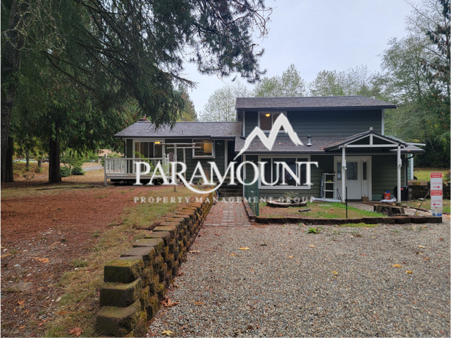 Building Photo - Updated 3 Bedroom Duplex!