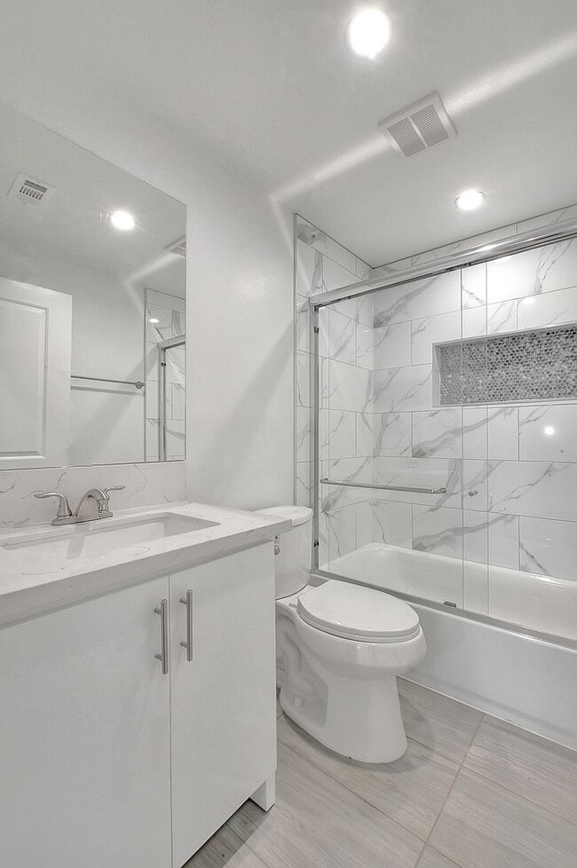 5850 Vineland Ave Unit #5852-2