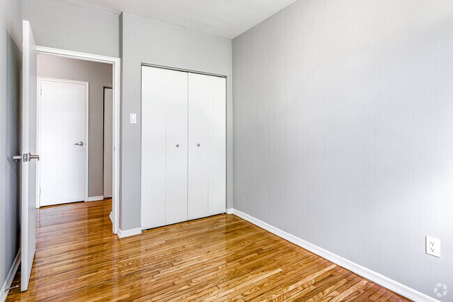 2BR, 1BA - 730SF - Bedroom