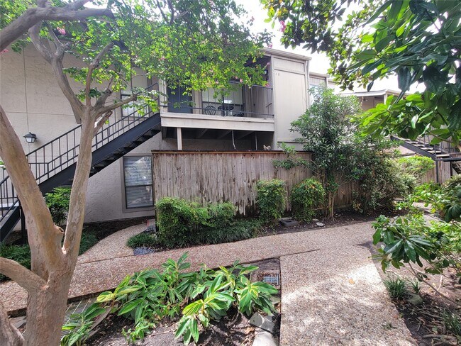 Building Photo - 5711 Sugar Hill Dr Unit 47