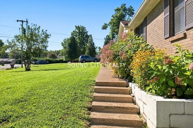Photo - 316 Lorna Dr