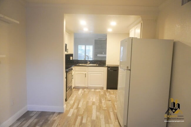 Photo - 3605 Larchmont Square Ln