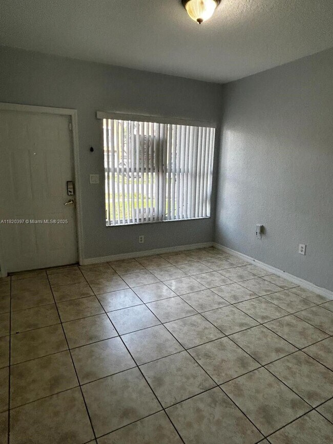 Photo - 865 SW 6th Ct