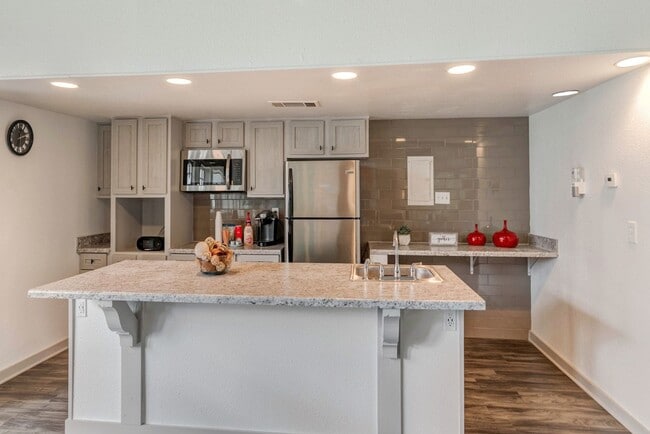 Building Photo - Creeks Edge Apartments