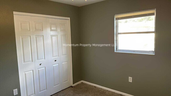 Photo - Beautiful & Cozy 4 bedrooms 2 bathrooms property in Sarasota! Apply for FREE This Holiday Season!