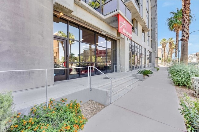 Photo - 353 E Bonneville Ave Unidad 185