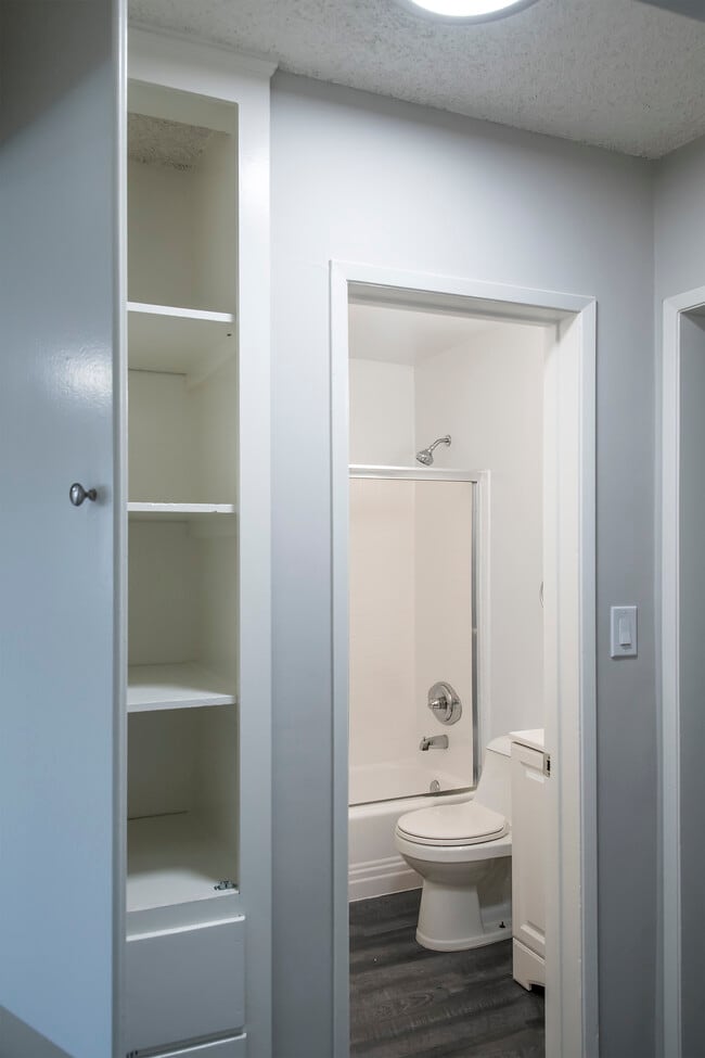 Photo - 833 W Foothill Blvd