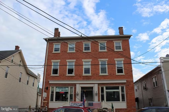 Building Photo - 142 E Main St Rental