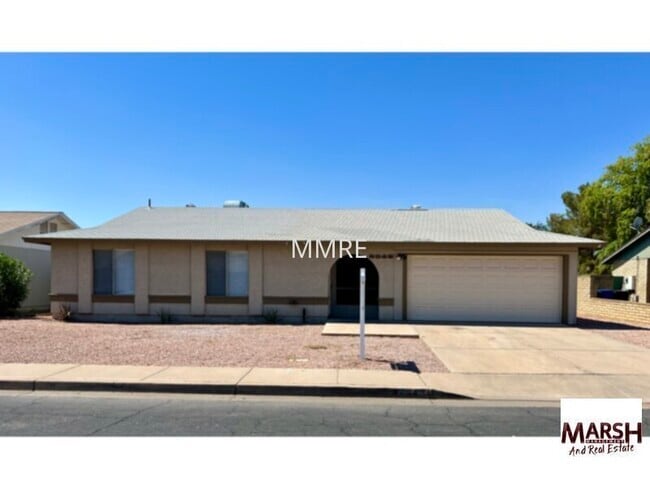 Building Photo - Great 3 bedroom home with lots of living s...