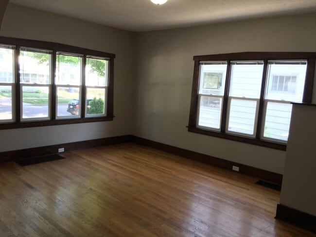 Photo - 253 Valley Ave SW