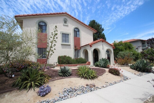 Building Photo - Gorgeous, Multi-Level 3 BD, 2 BA in North ... Rental