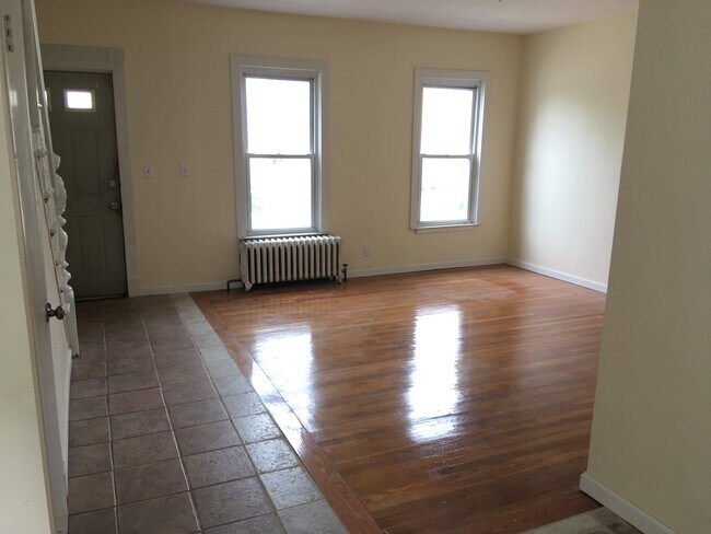 Photo - 196 Frank St