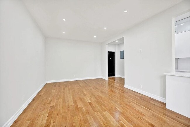 Photo - 7101 Shore Rd