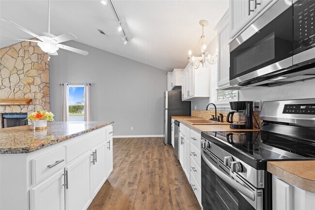 Photo - 140 Meadowview Dr