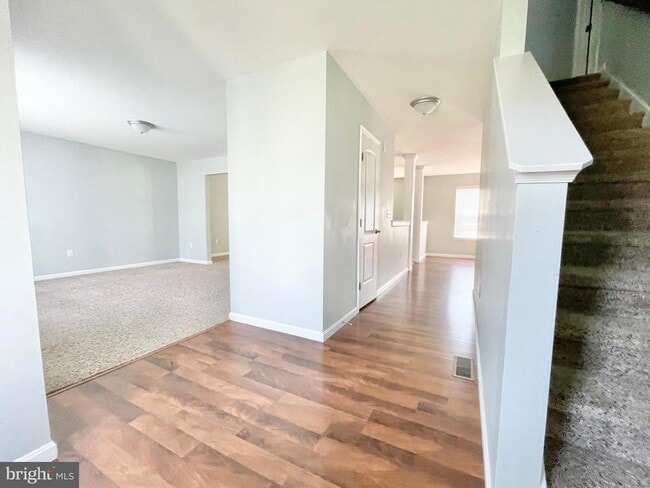 Building Photo - 307 S Marshview Terrace