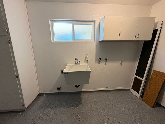 Photo - Beautiful Home with solar Rent Ready!