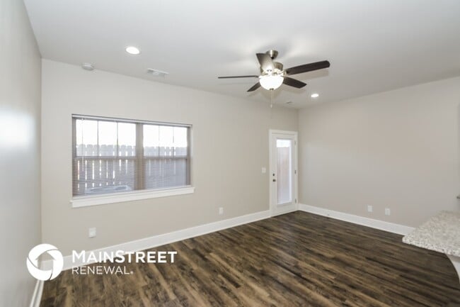 Photo - 108 Hartsville Ct