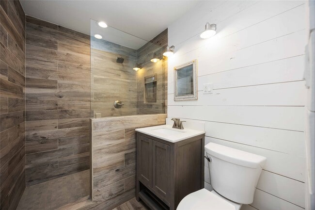 Photo - 1721 Jones St