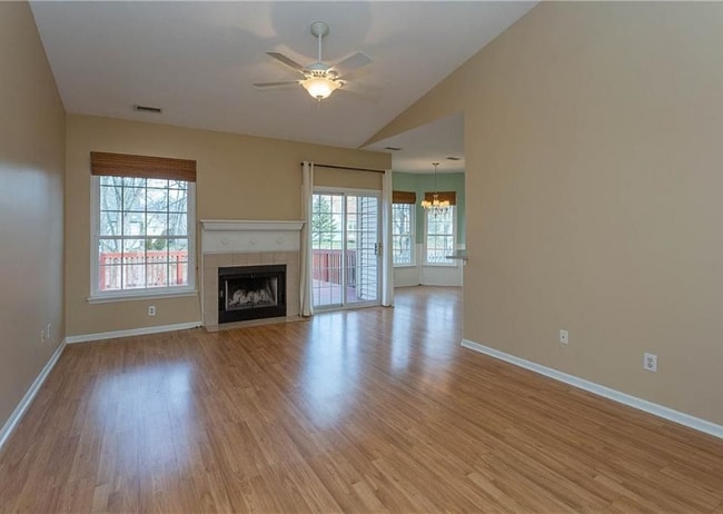 Photo - 608 Burr Oak Dr