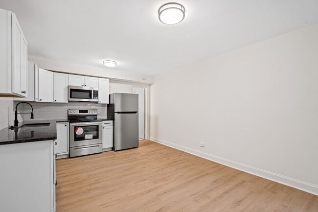 Photo - 1121 West End Blvd