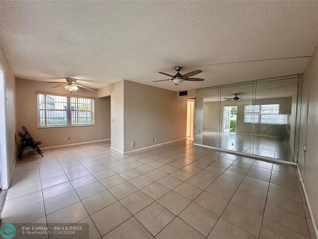 Photo - 378 Durham Cir Unidad 378