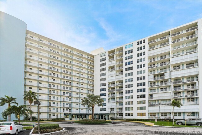 Building Photo - 201 N Ocean Blvd Unit 208