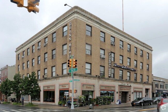 Primary Photo - 3520 Broadway Apartments