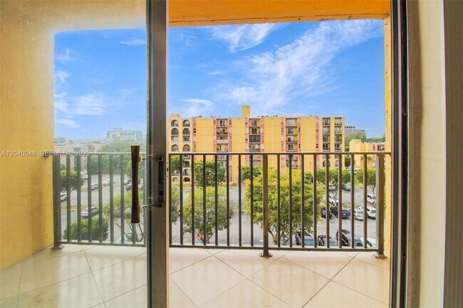 4717 NW 7th St Unit 604-10