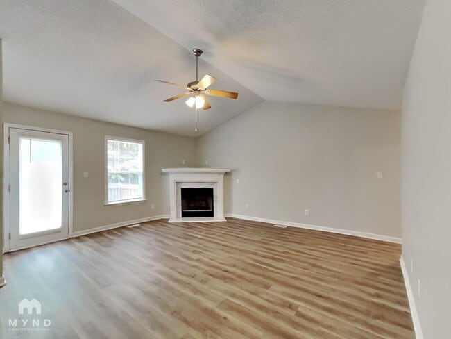 Photo - 589 Spaniel Ln