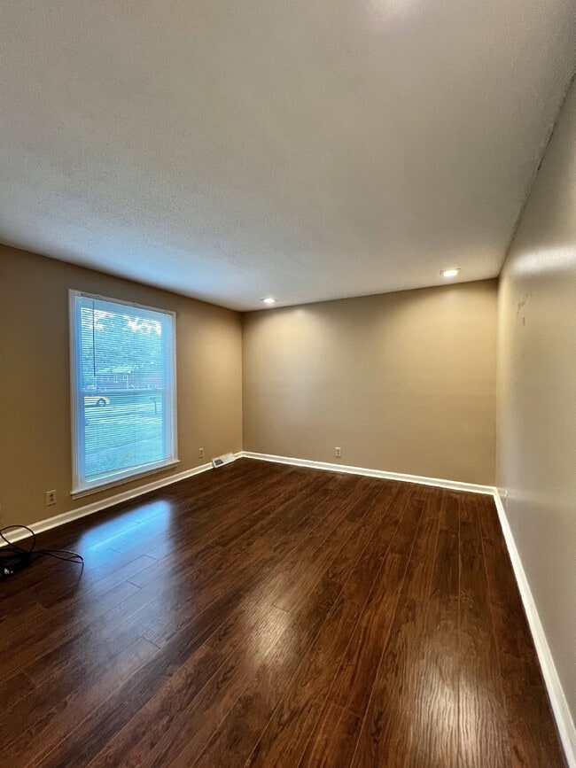 Photo - 365 Welchwood Dr