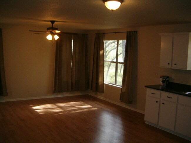 Photo - 274 Kristine Ln