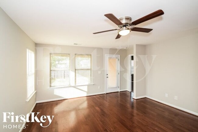 Photo - 6659 Woodford Ln