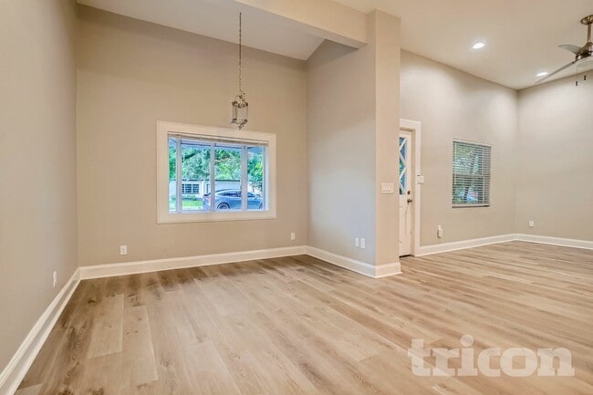 Photo - 1912 Carrigan Ave