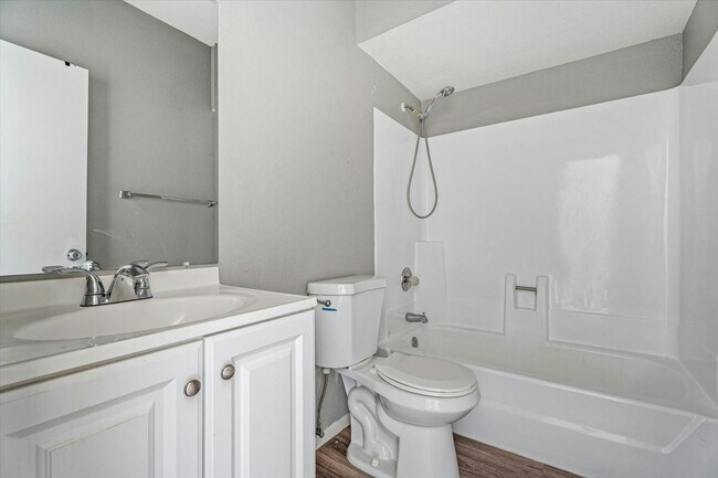 Photo - 2814 E Marconi Ave Unit 203